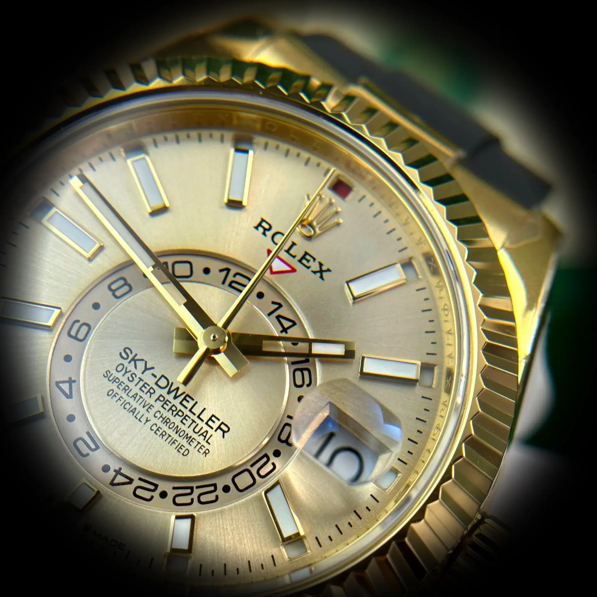 Rolex Sky-Dweller 336238 superclone champagne dial — bezel macro