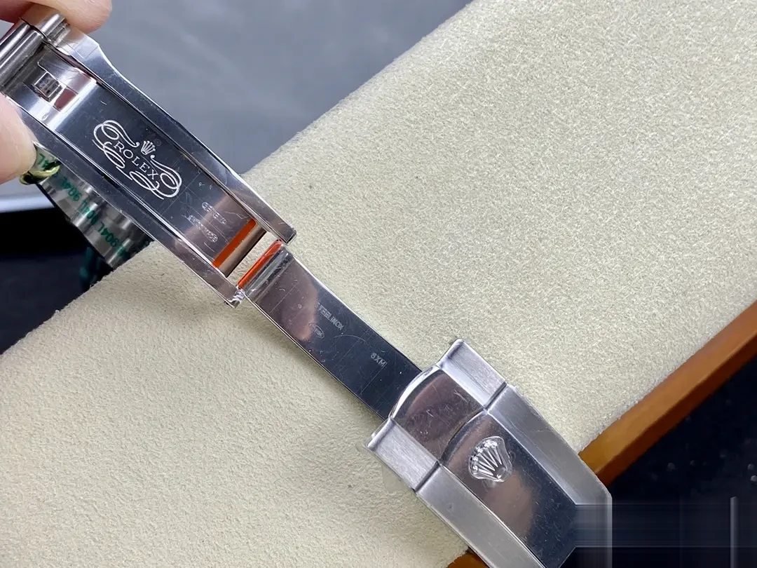 Sky-Dweller 326934 swiss clone — bracelet detail