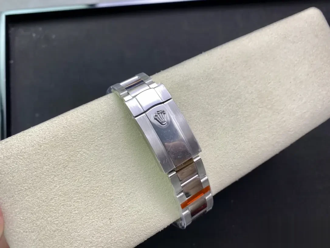 Sky-Dweller 326938 swiss clone 42mm — crown and case detail