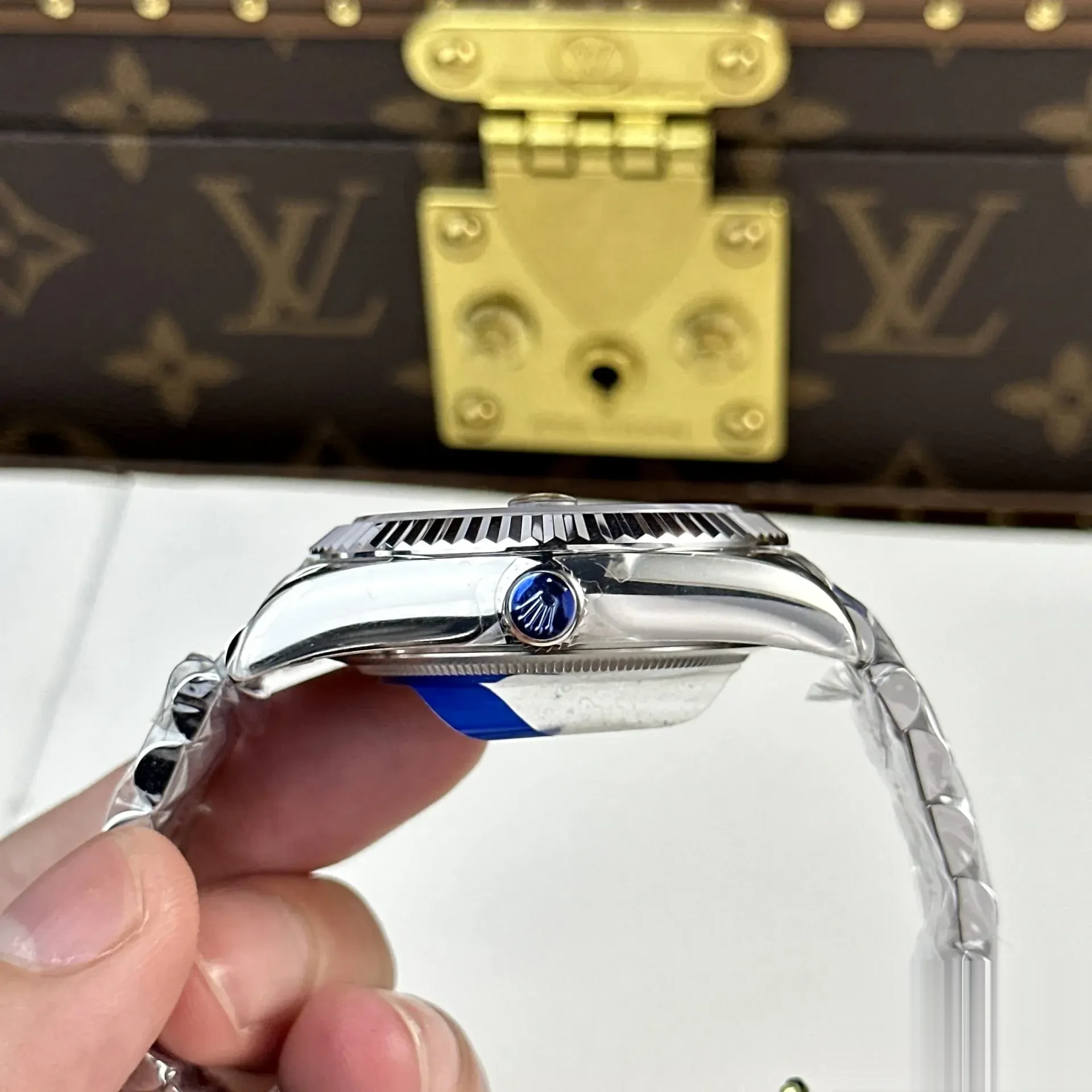 Sky-Dweller 336934 swiss clone 42mm — crown and case detail