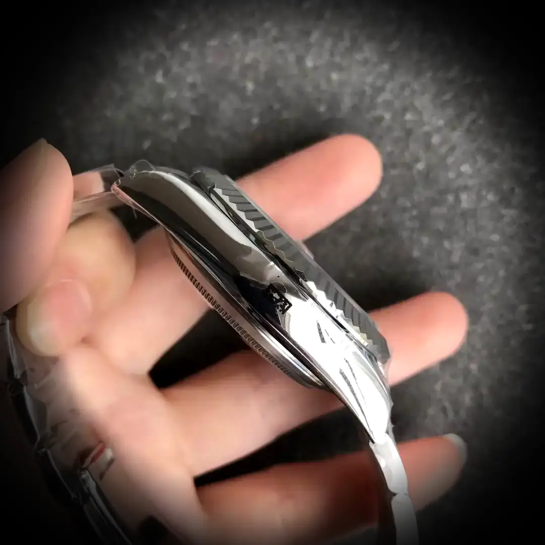 Sky-Dweller 326238 Swiss replica — bracelet detail