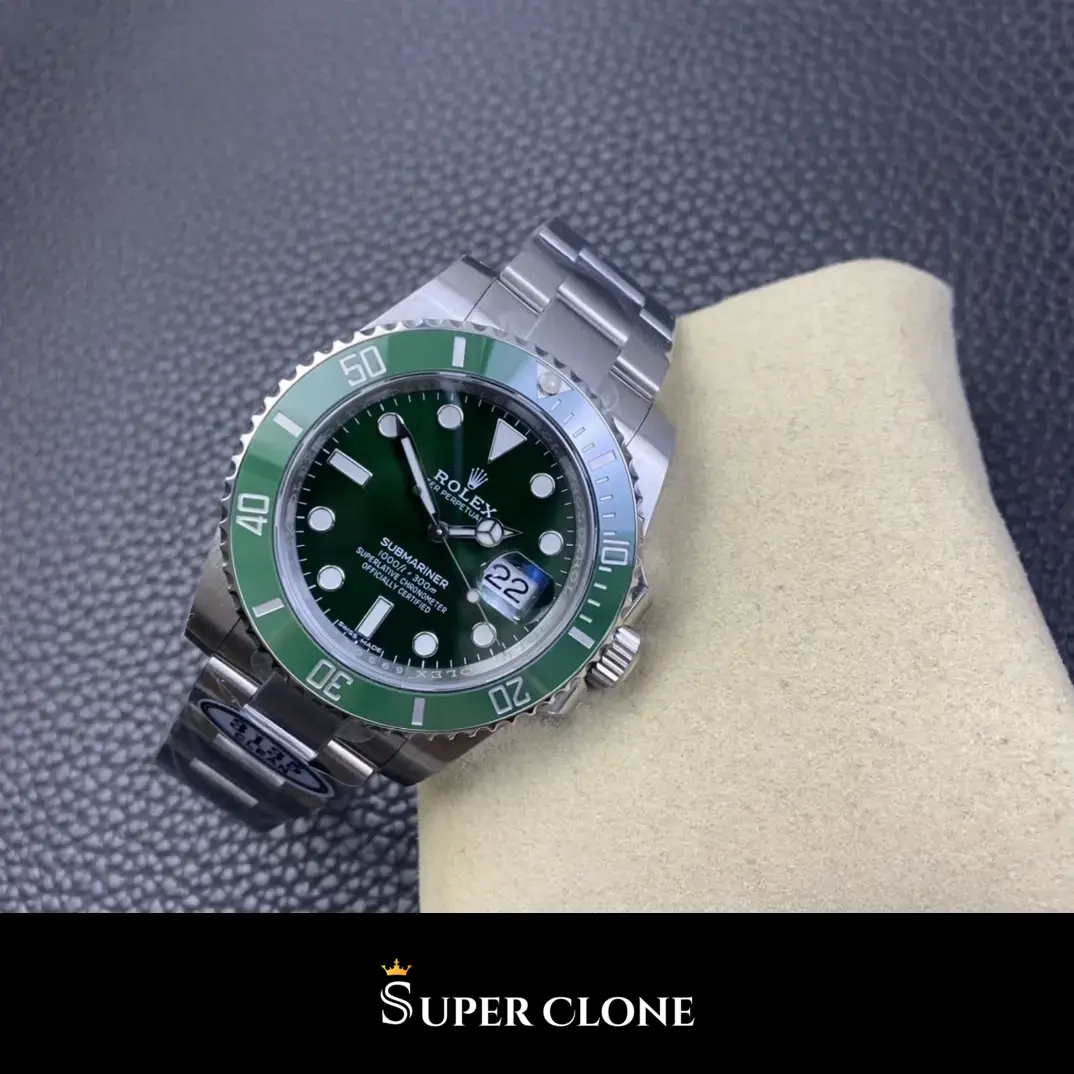 Cerachrom bezel in green ceramic, 60 minute dive scale around the crystal