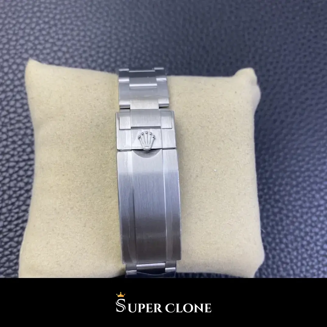 Folding clasp cover in brushed steel closed over its safety catch