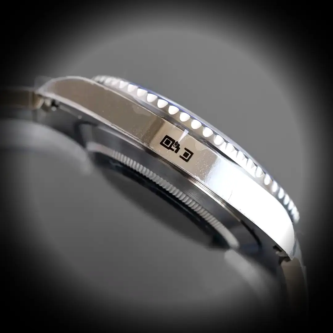 Submariner 126610LN Swiss replica 41mm — crown and case detail