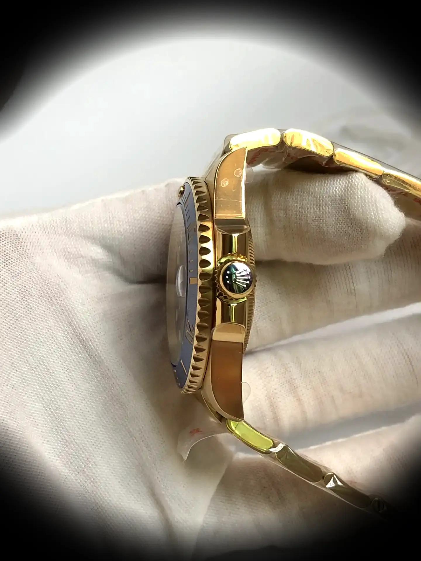 Submariner 116610LN Swiss clone 40mm — crown and case detail