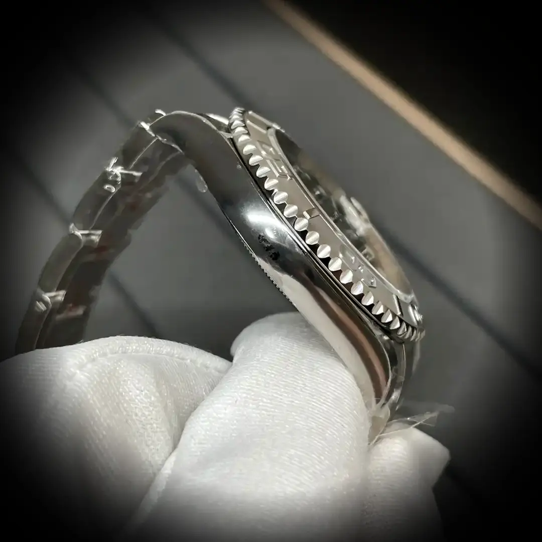 Yacht-Master SC016833 superclone 42mm — crown and case detail