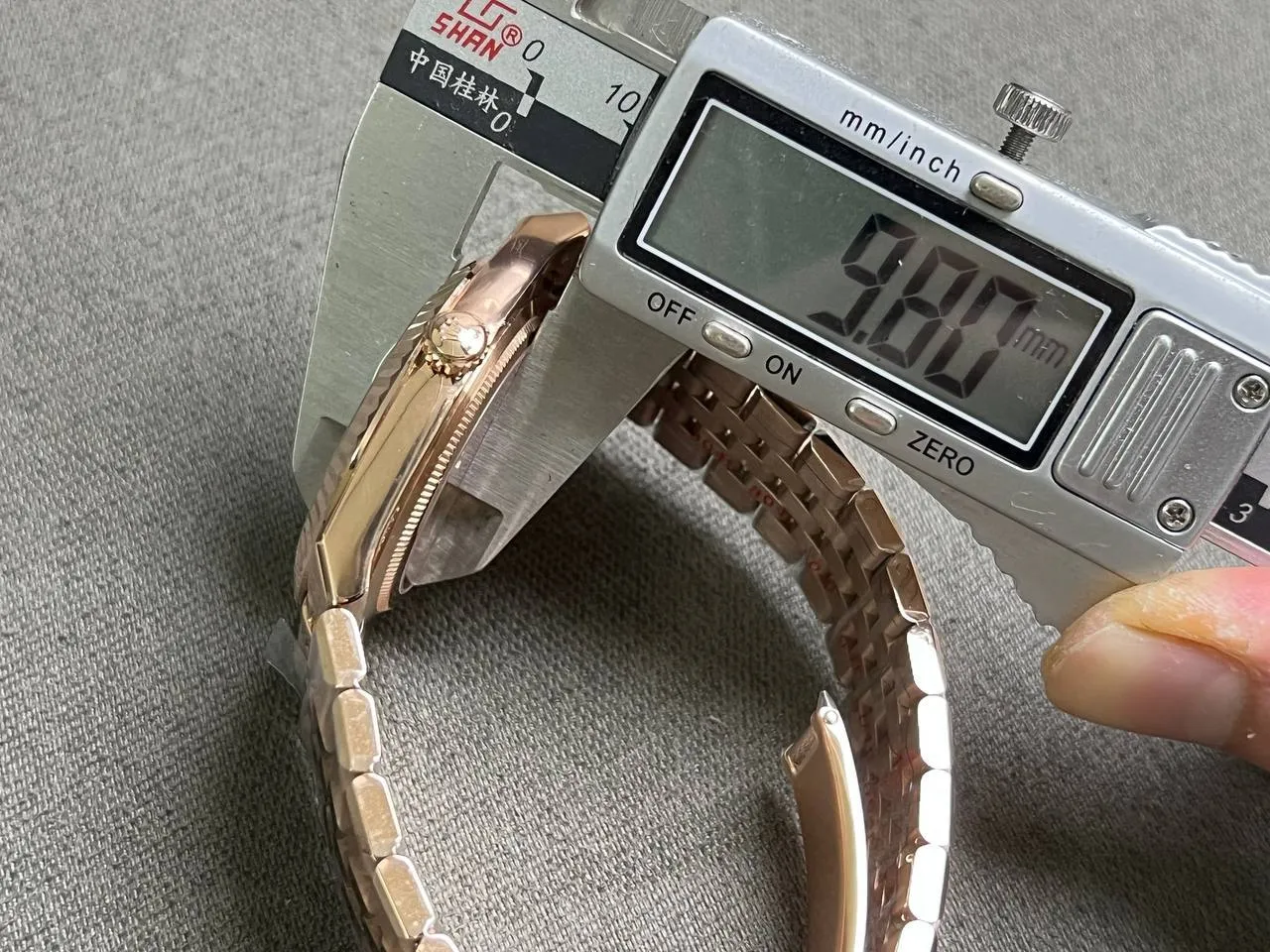 Land-Dweller 127335 copy 40mm — wrist shot