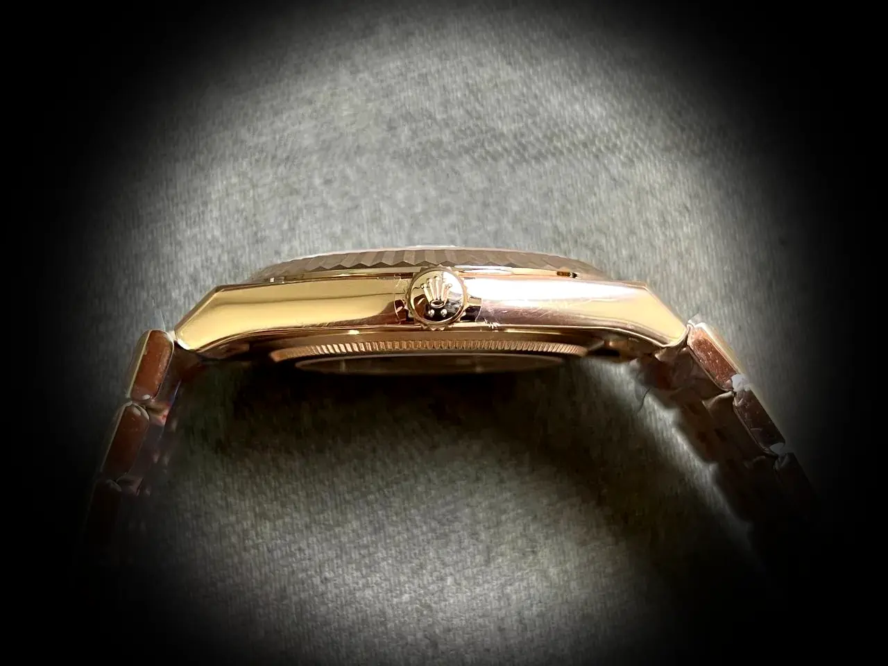 Land-Dweller 127335 super clone intense white dial — bezel macro