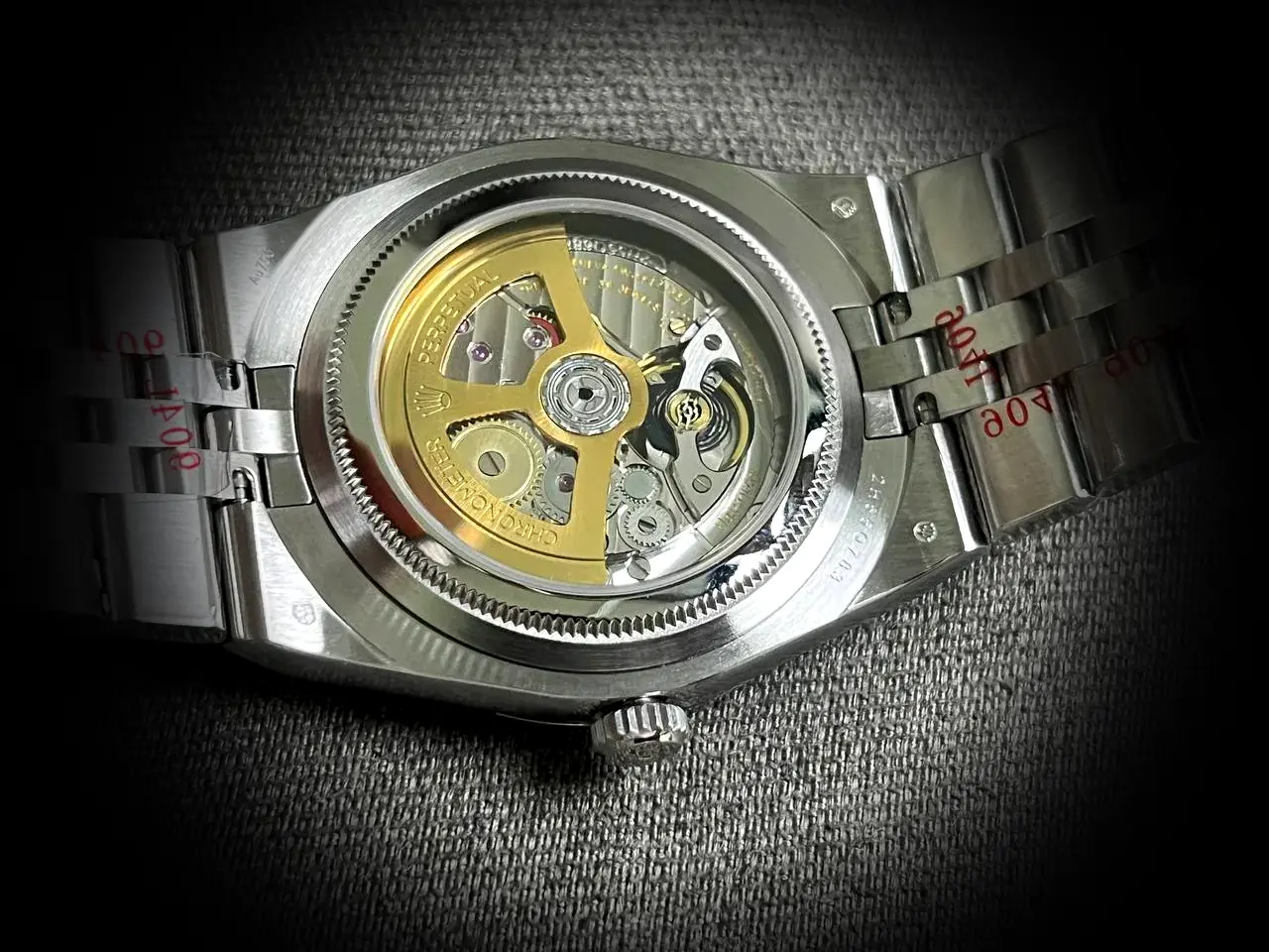 Land-Dweller 127336 Swiss clone 40mm — crown and case detail