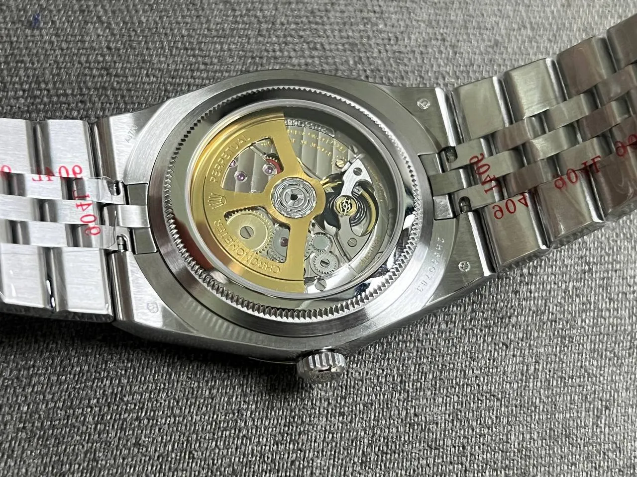 Land-Dweller 127336 1:1 replica 40mm — crown and case detail