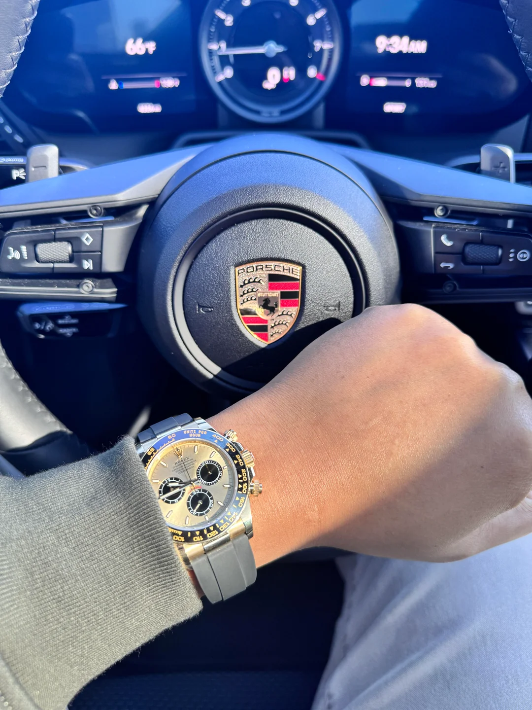 Daytona 40 mm Golden Dial 126518LN "Pikachu" photo review