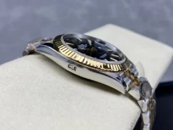 Replica Rolex Datejust m126333 41mm Bright Black Dial Texture Close-Up