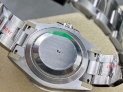 Replica Rolex GMT-Master II 126710GRNR “Bruce Wayne” Oyster 2024 Texture Close-Up