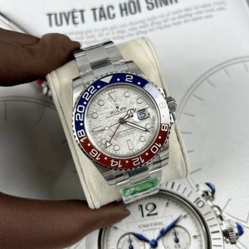 Replica Rolex GMT-Master II Meteorite Dial 126719BLRO “Superman” Oyster Close-Up Focus