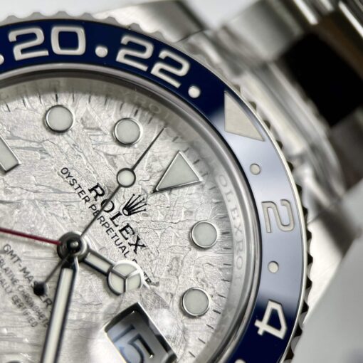 Replica Rolex GMT-Master II Meteorite Dial 126719BLRO “Superman” Oyster Texture Close-Up