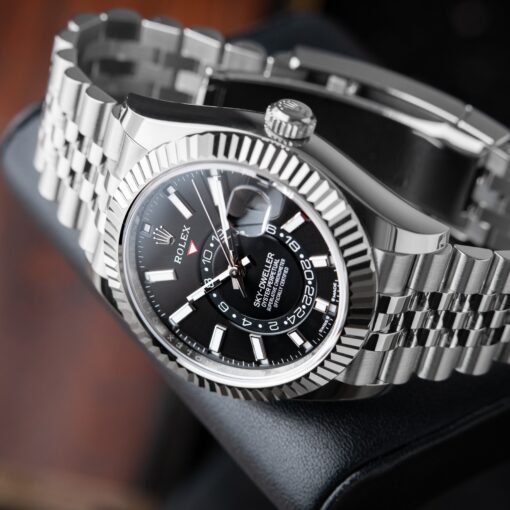 Fake Rolex Sky-Dweller 42 mm Bright black Dial 336934 Jubilee