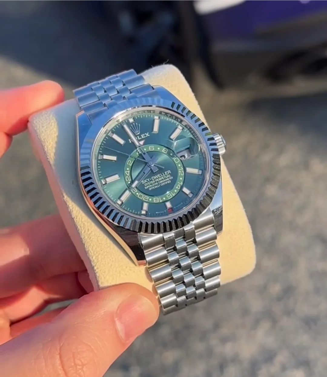 Replica Sky-Dweller 326238 42mm Mint Dial photo review