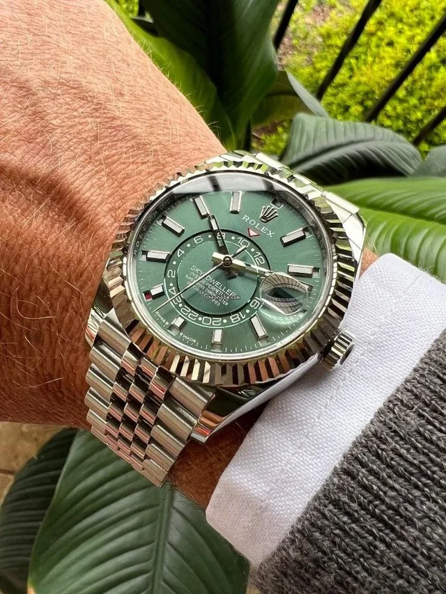 Replica Sky-Dweller 326238 42mm Mint Dial photo review
