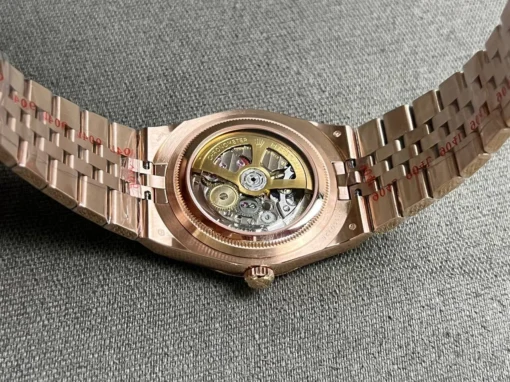 Land-Dweller 40 mm Everose Gold - Image 10