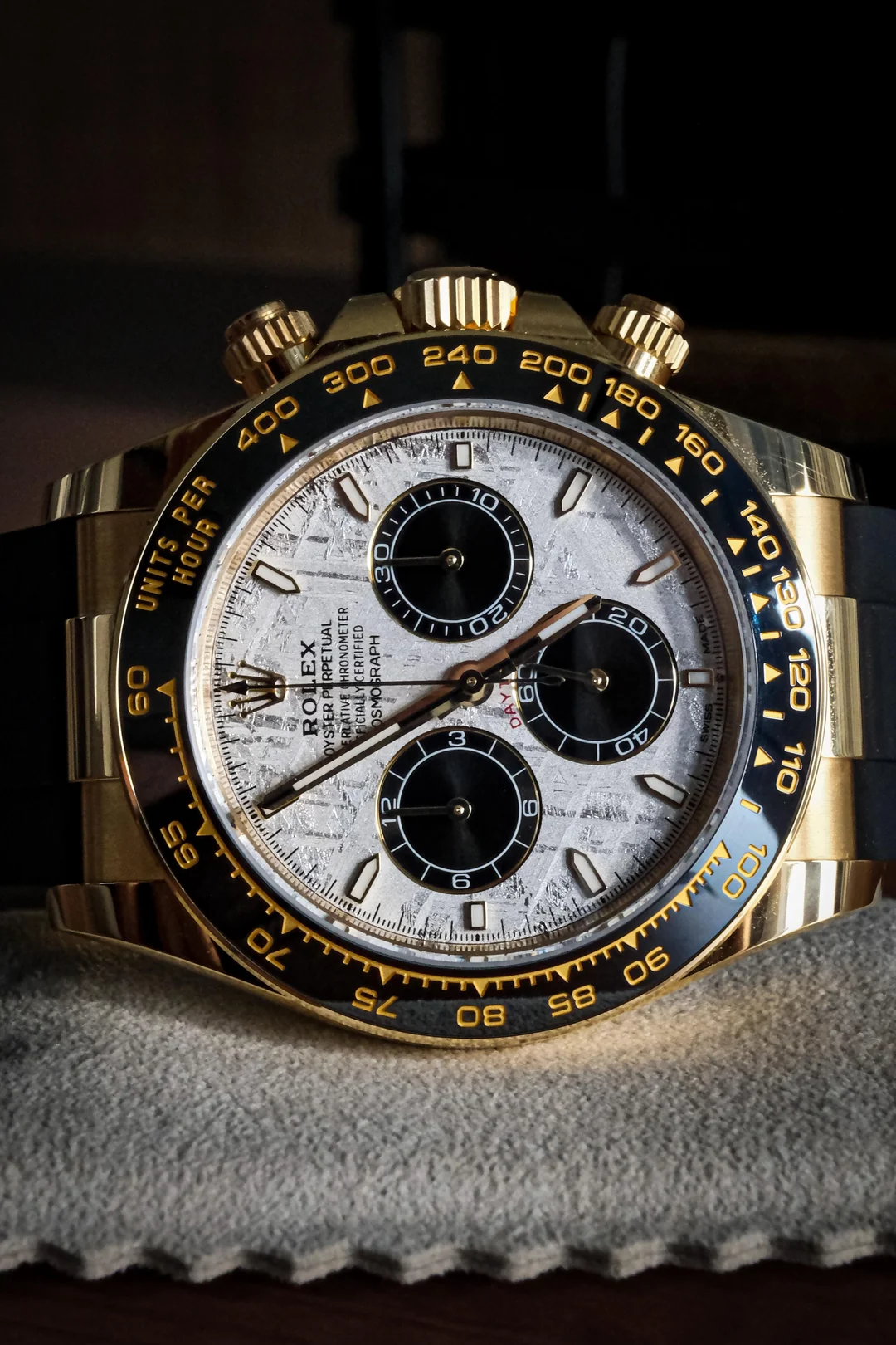 Replica Rolex Daytona Meteorite Dial Gold Case