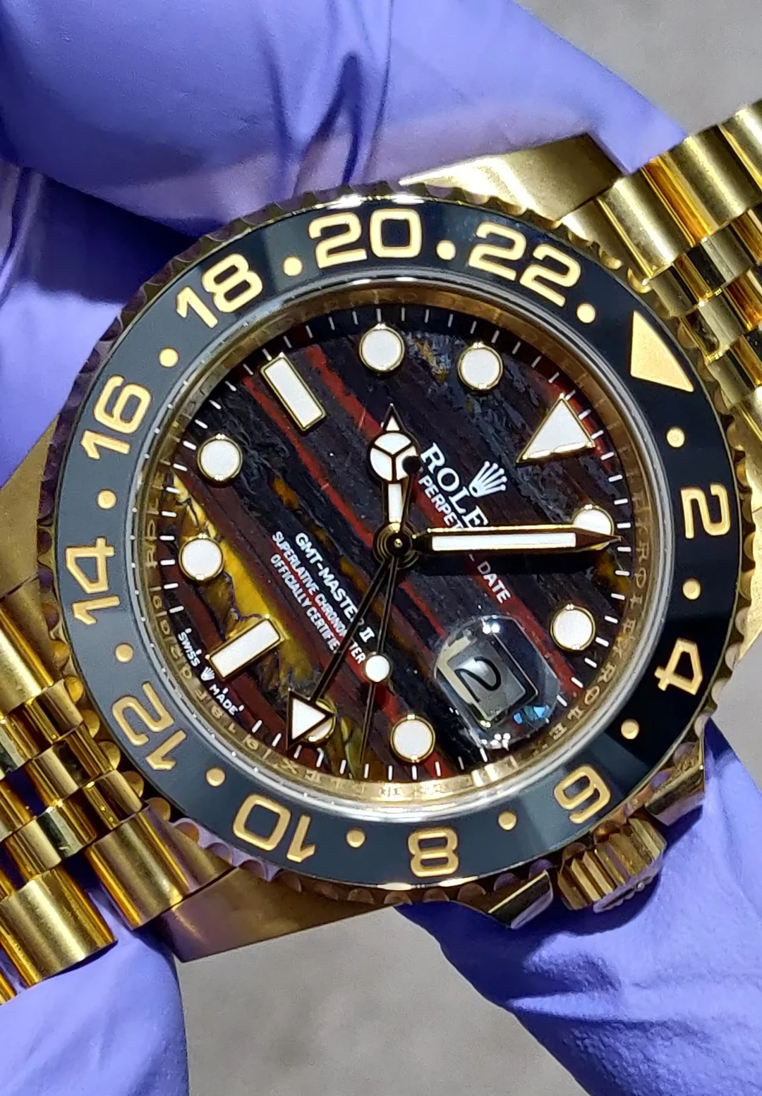 GMT-Master II 40 mm 126718GRNR Tiger Iron Dial photo review